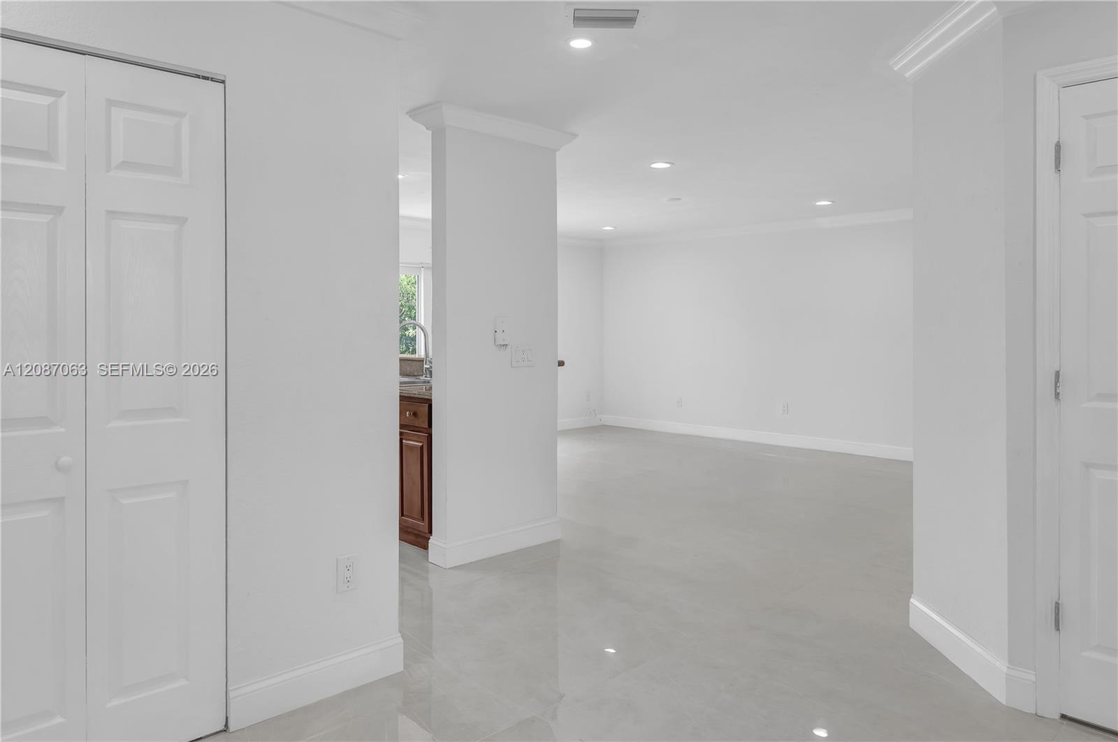 Listing photo 6 for 10667 NW 45th St Unit#10667, Coral Springs, FL, 33065