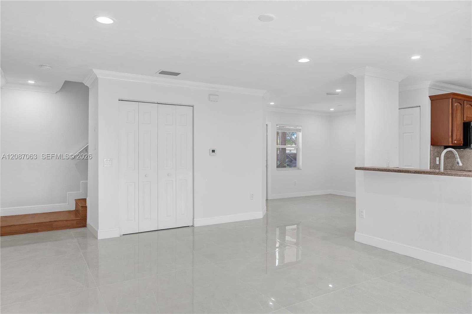 Listing photo 7 for 10667 NW 45th St Unit#10667, Coral Springs, FL, 33065