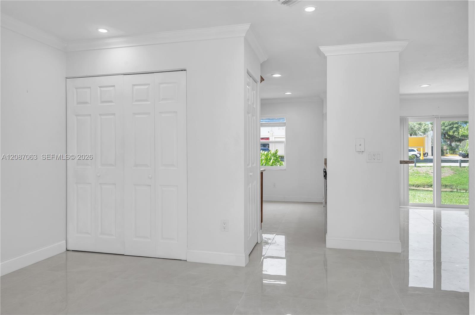 Listing photo 10 for 10667 NW 45th St Unit#10667, Coral Springs, FL, 33065