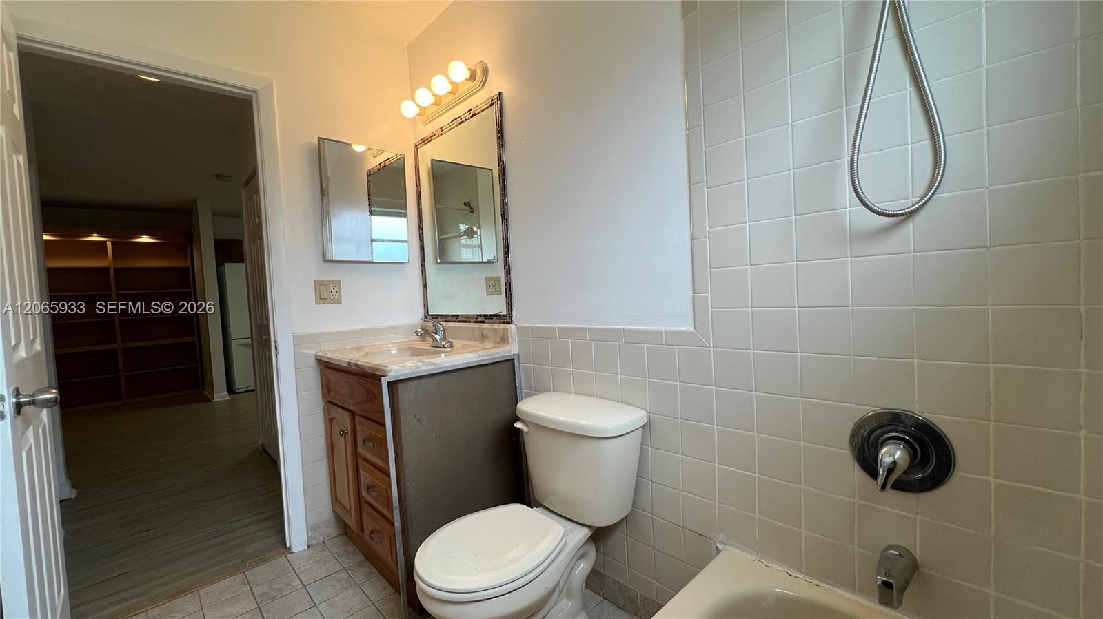 Listing photo 11 for 4235 SW 62nd Ave Unit#W, Davie, FL, 33314