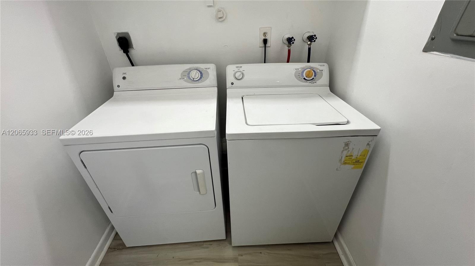 Listing photo 4 for 4235 SW 62nd Ave Unit#W, Davie, FL, 33314