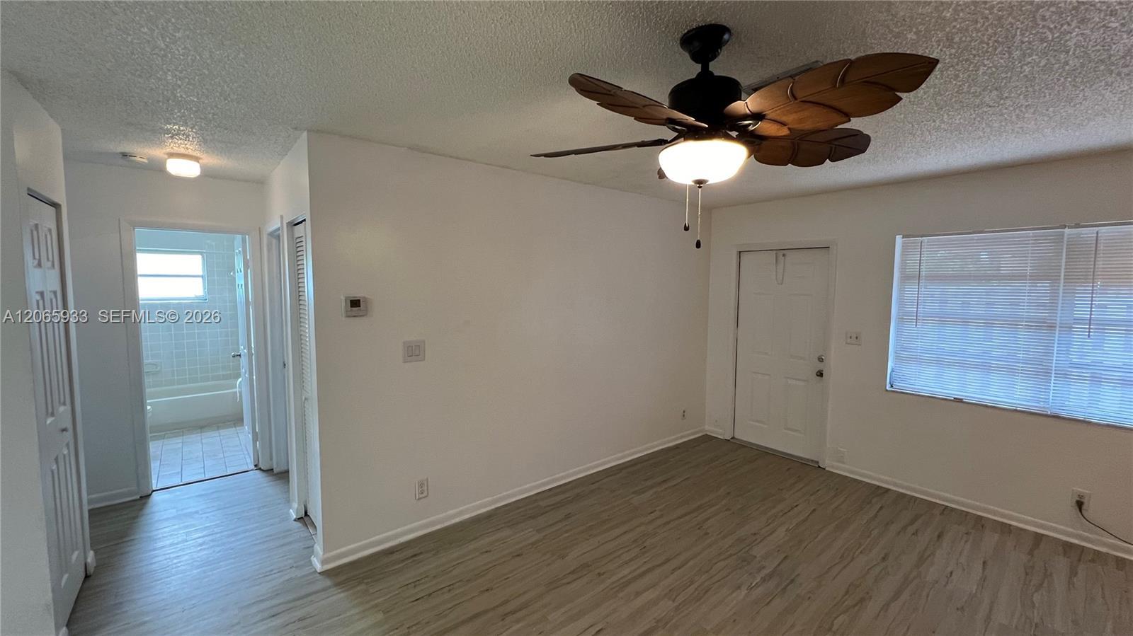 Listing photo 6 for 4235 SW 62nd Ave Unit#W, Davie, FL, 33314