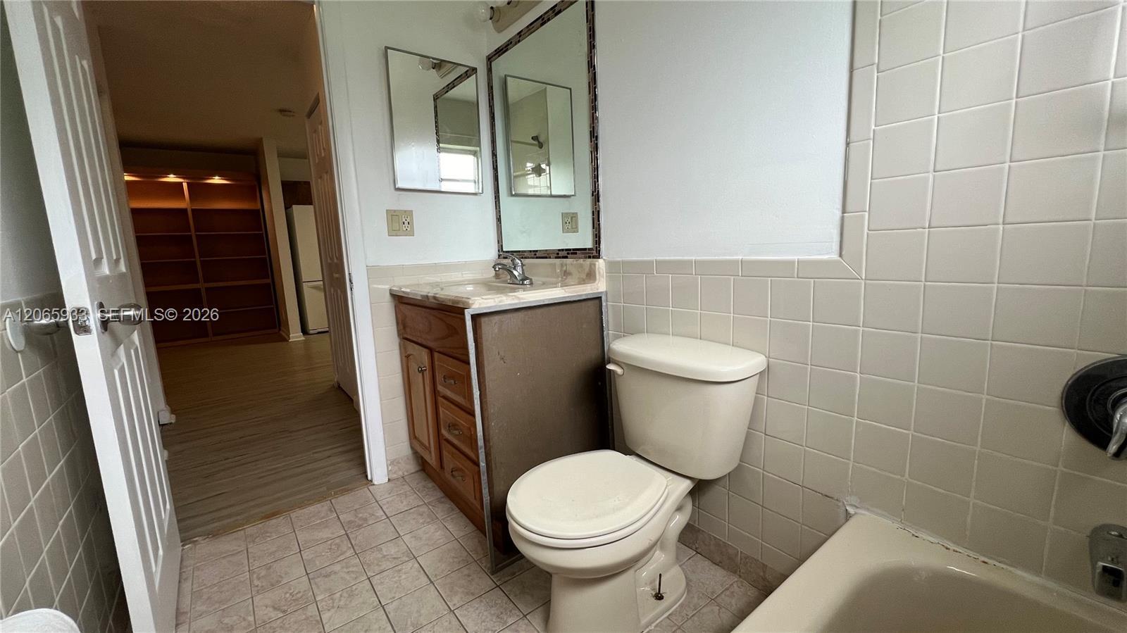 Listing photo 8 for 4235 SW 62nd Ave Unit#W, Davie, FL, 33314