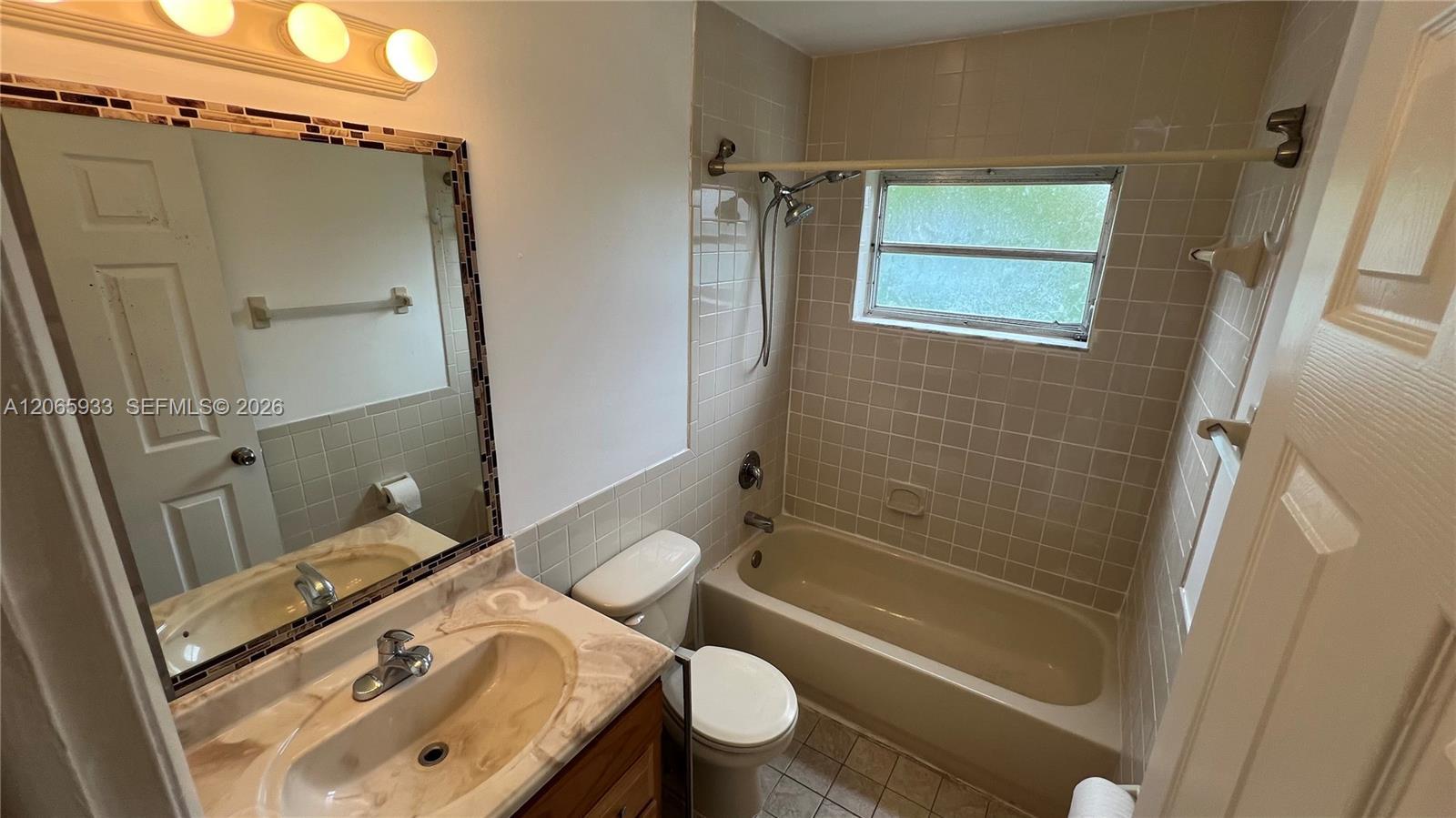 Listing photo 10 for 4235 SW 62nd Ave Unit#W, Davie, FL, 33314