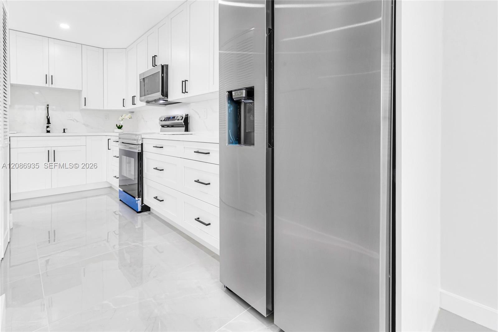Listing photo 1 for 8957 NW 44th Ct, Sunrise, FL, 33351
