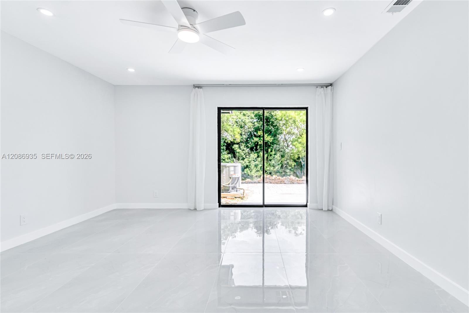 Listing photo 11 for 8957 NW 44th Ct, Sunrise, FL, 33351