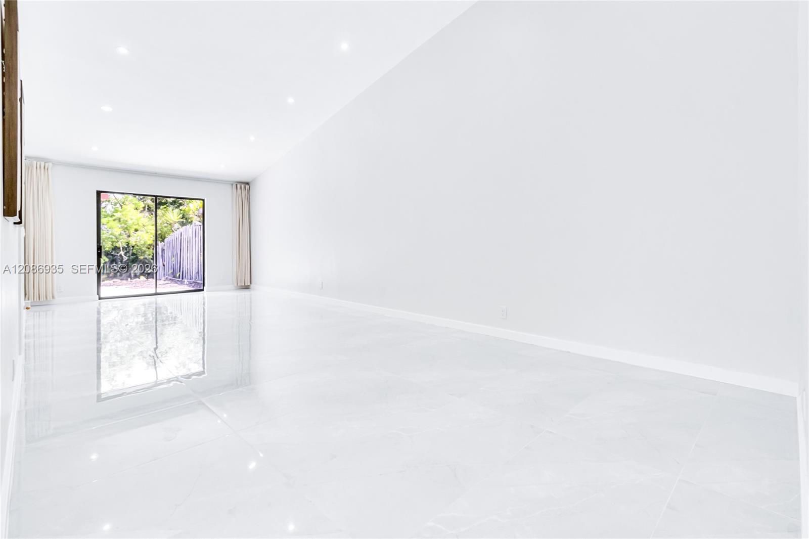 Listing photo 7 for 8957 NW 44th Ct, Sunrise, FL, 33351
