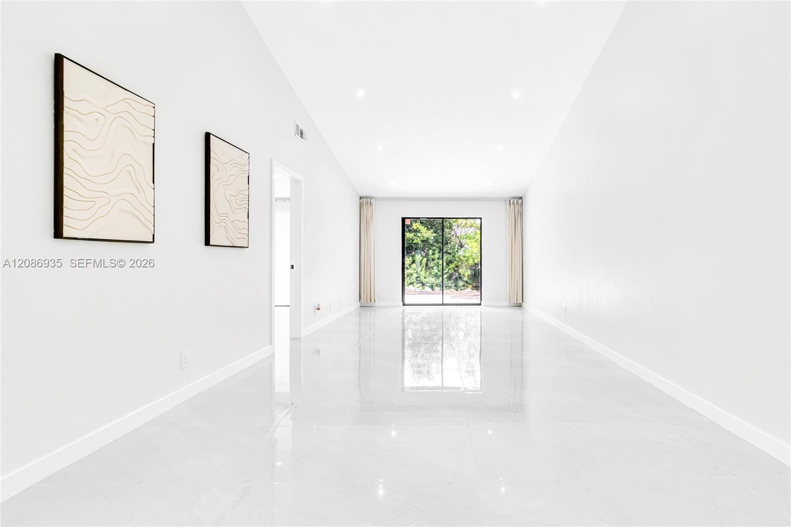 Listing photo 8 for 8957 NW 44th Ct, Sunrise, FL, 33351