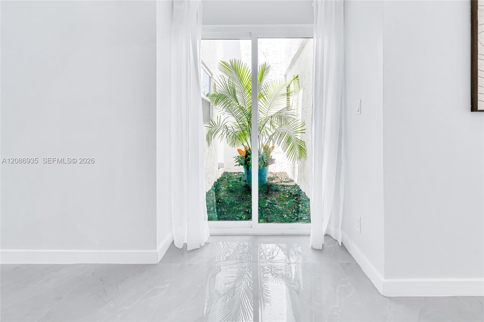Listing photo 10 for 8957 NW 44th Ct, Sunrise, FL, 33351