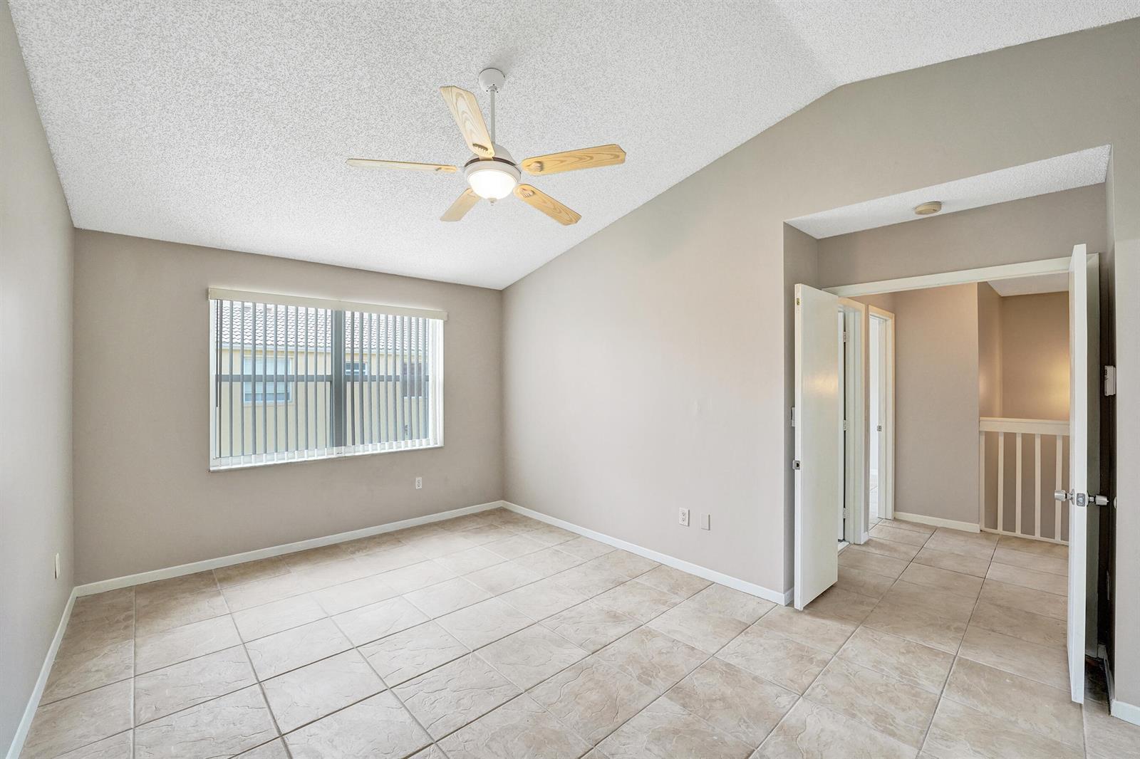 Listing photo 15 for 1365 NW 154th Lane, Pembroke Pines, FL, 33028
