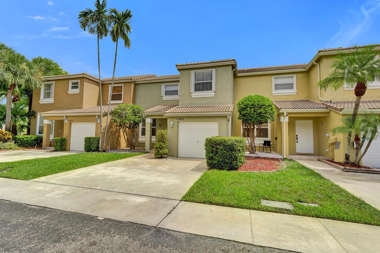Listing photo 3 for 1365 NW 154th Lane, Pembroke Pines, FL, 33028