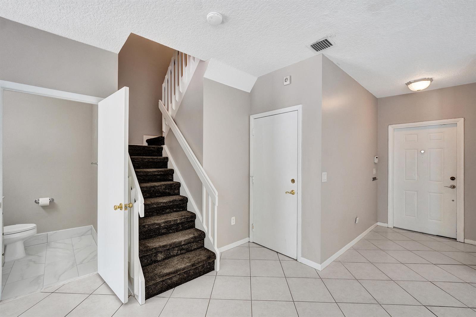 Listing photo 5 for 1365 NW 154th Lane, Pembroke Pines, FL, 33028