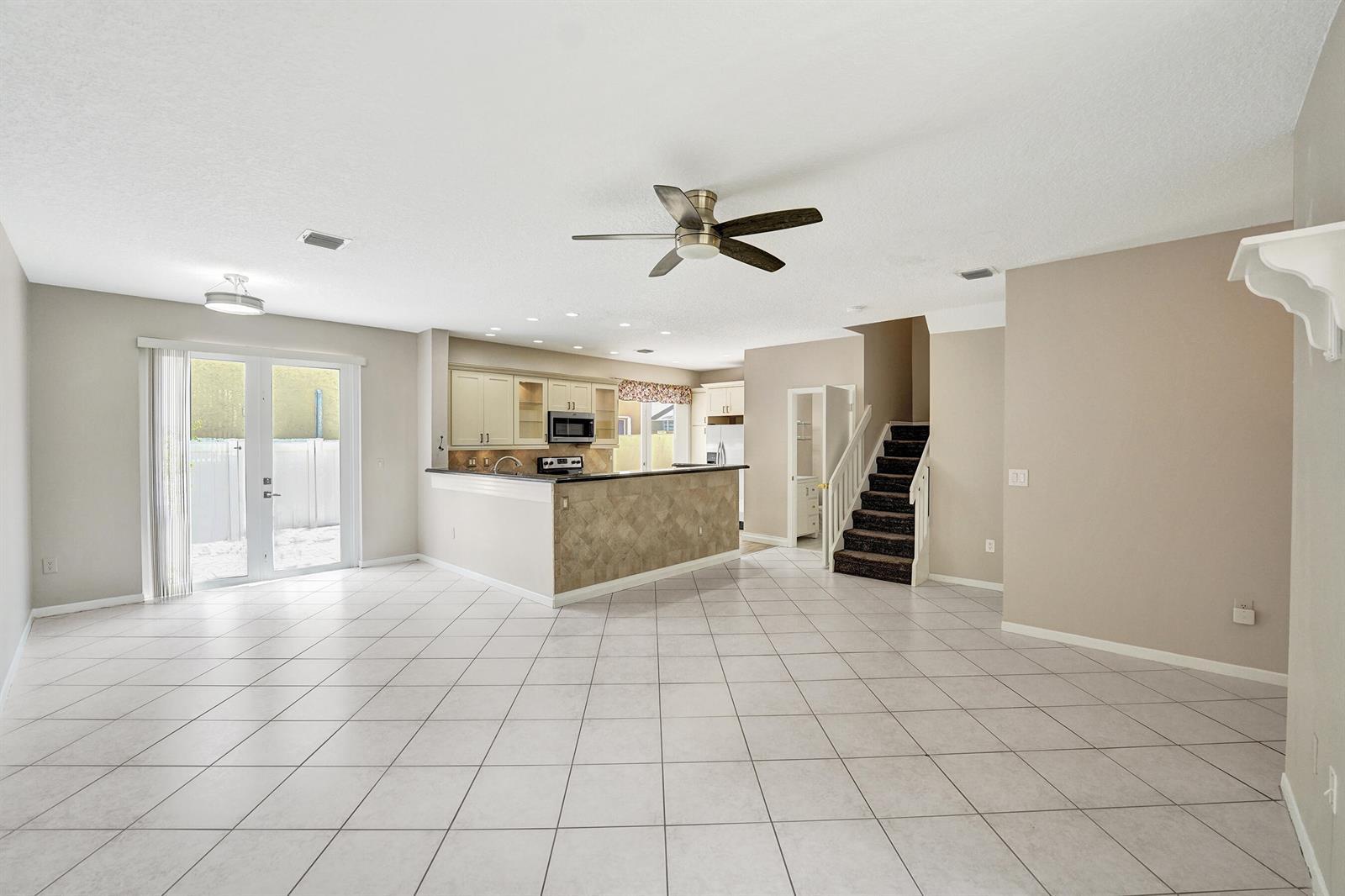 Listing photo 6 for 1365 NW 154th Lane, Pembroke Pines, FL, 33028