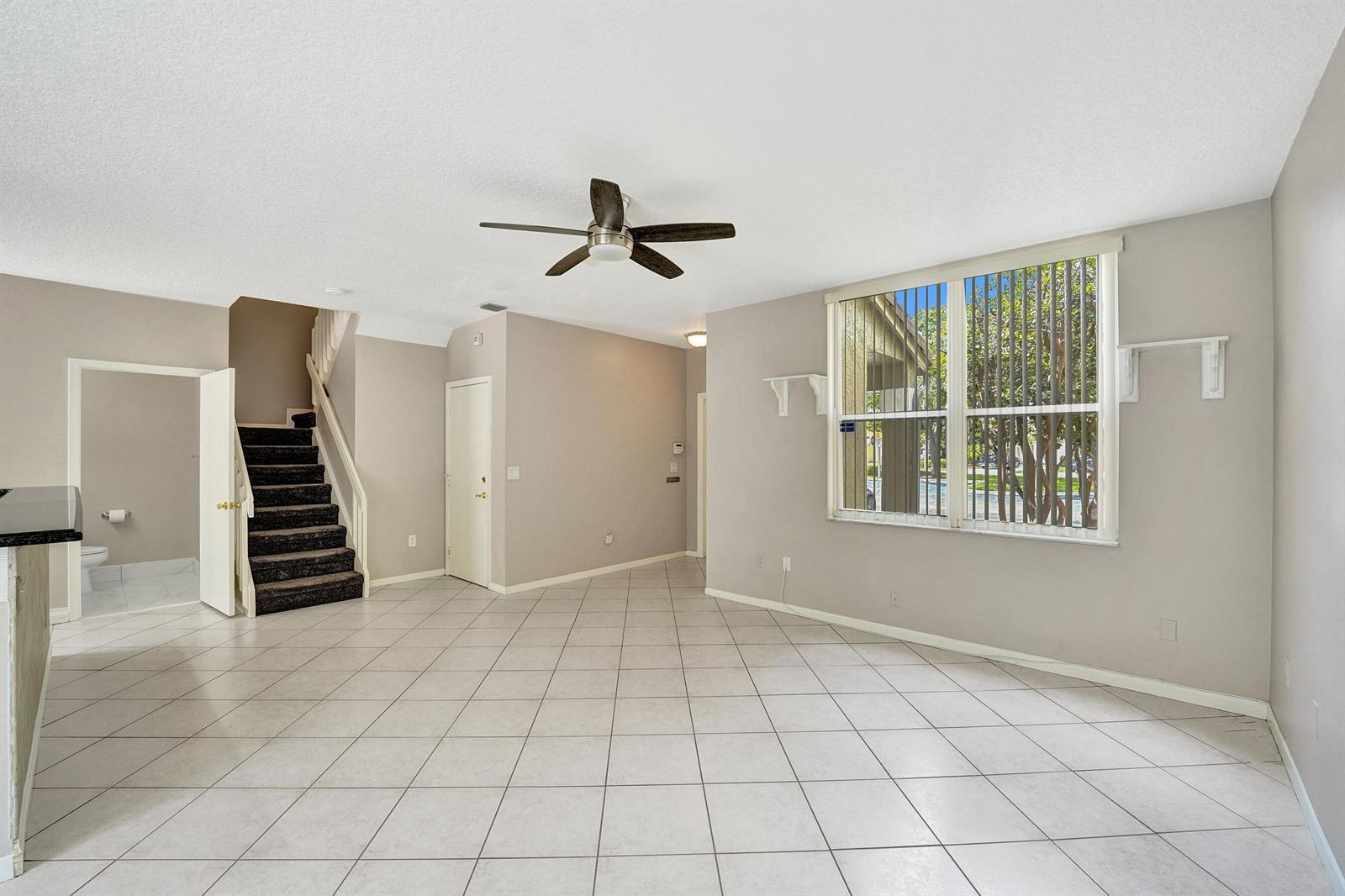 Listing photo 7 for 1365 NW 154th Lane, Pembroke Pines, FL, 33028