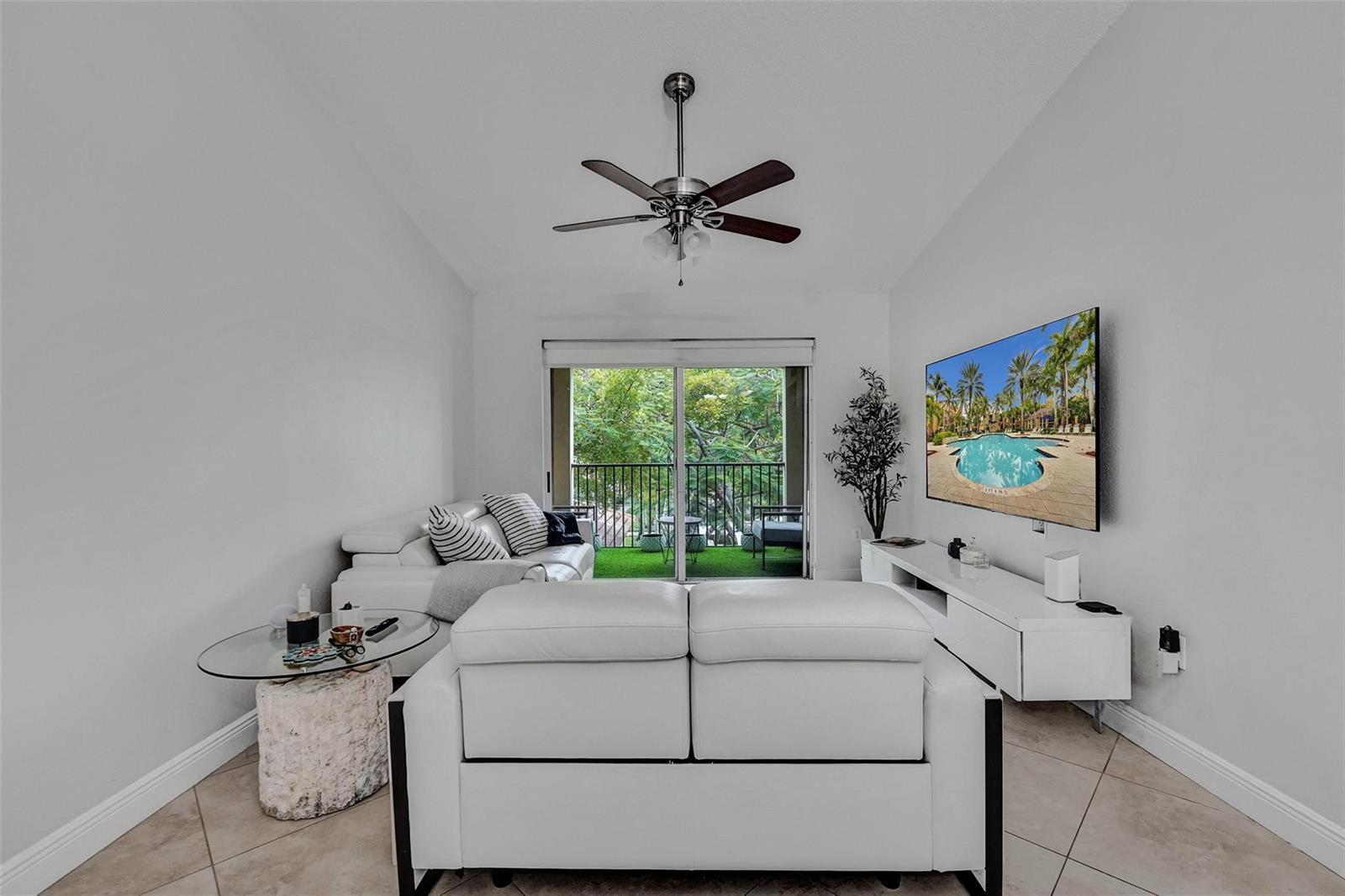 Listing photo 13 for 7940 N NOB HILL Road Unit#304, Tamarac, FL, 33321