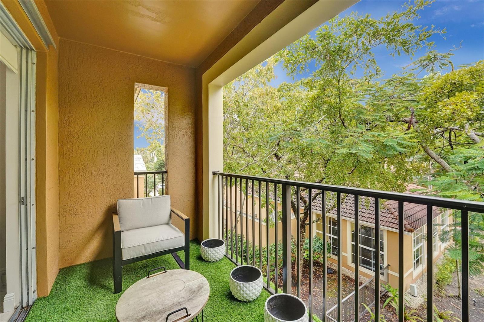 Listing photo 14 for 7940 N NOB HILL Road Unit#304, Tamarac, FL, 33321
