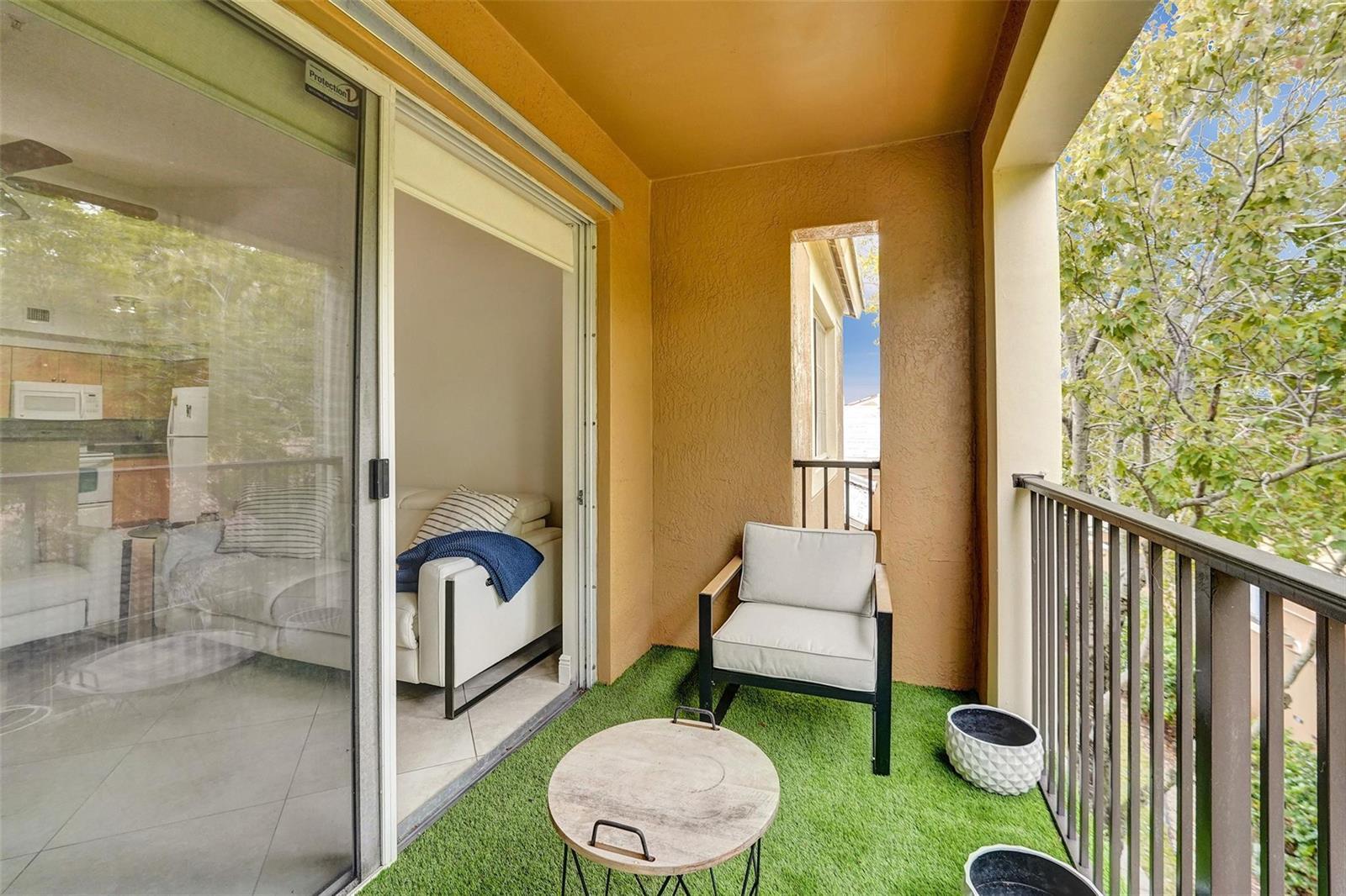 Listing photo 15 for 7940 N NOB HILL Road Unit#304, Tamarac, FL, 33321