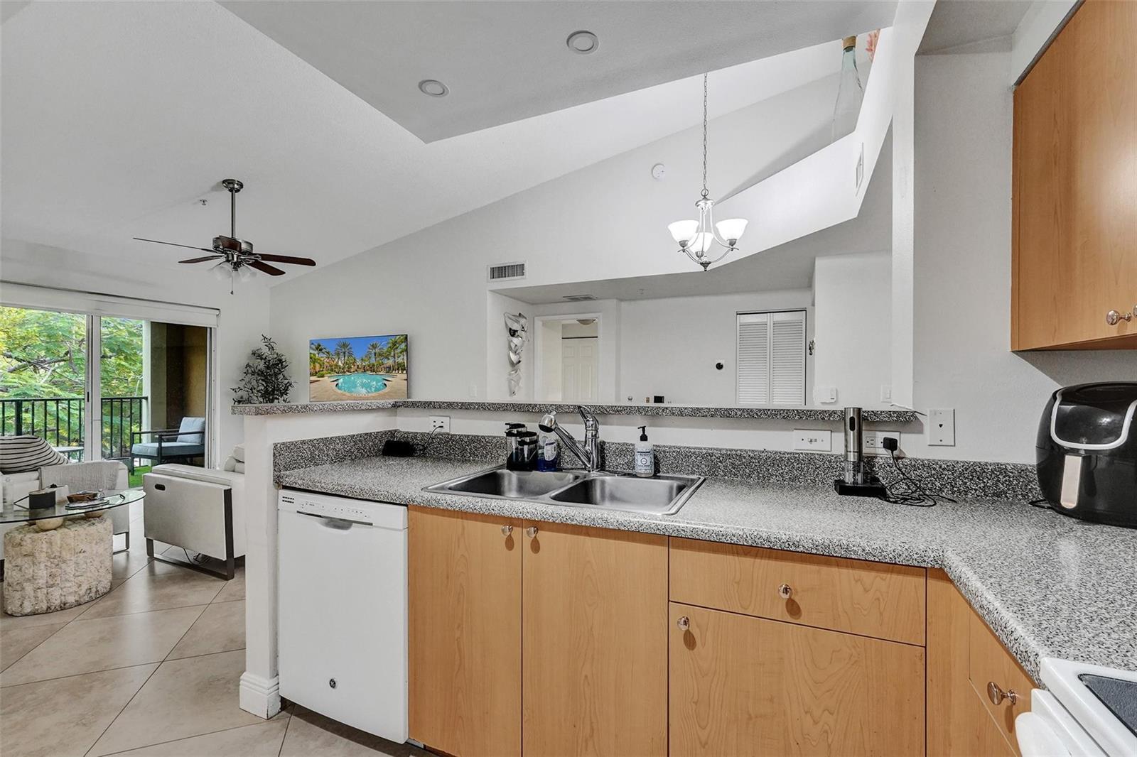 Listing photo 5 for 7940 N NOB HILL Road Unit#304, Tamarac, FL, 33321