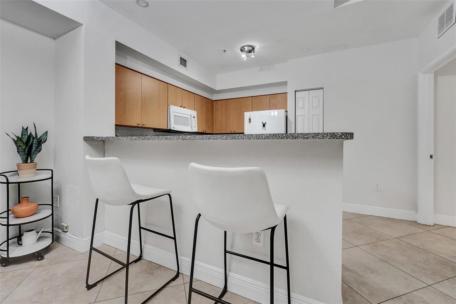 Listing photo 6 for 7940 N NOB HILL Road Unit#304, Tamarac, FL, 33321