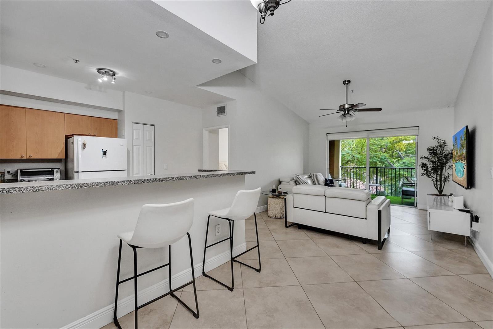 Listing photo 8 for 7940 N NOB HILL Road Unit#304, Tamarac, FL, 33321