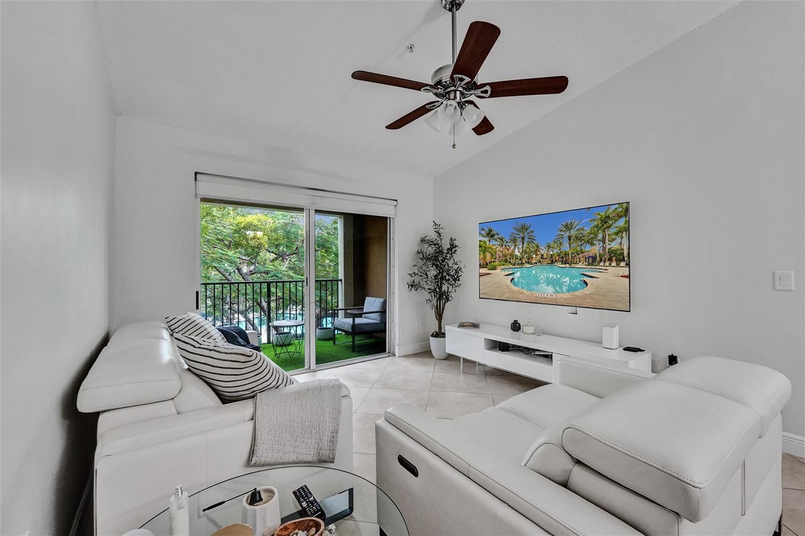 Listing photo 10 for 7940 N NOB HILL Road Unit#304, Tamarac, FL, 33321