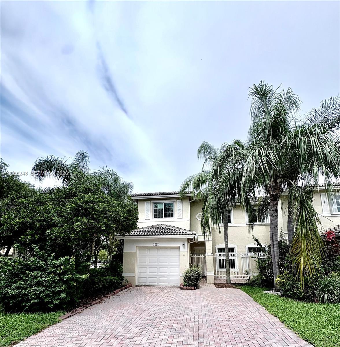 Listing photo 1 for 2297 NW 171st Ter, Pembroke Pines, FL, 33028