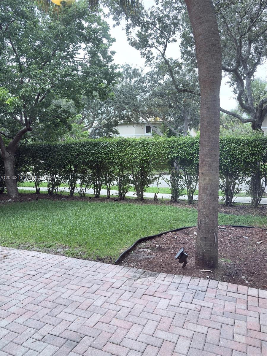 Listing photo 11 for 2297 NW 171st Ter, Pembroke Pines, FL, 33028