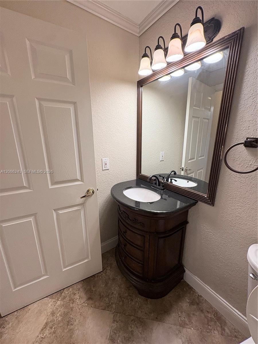 Listing photo 15 for 2297 NW 171st Ter, Pembroke Pines, FL, 33028