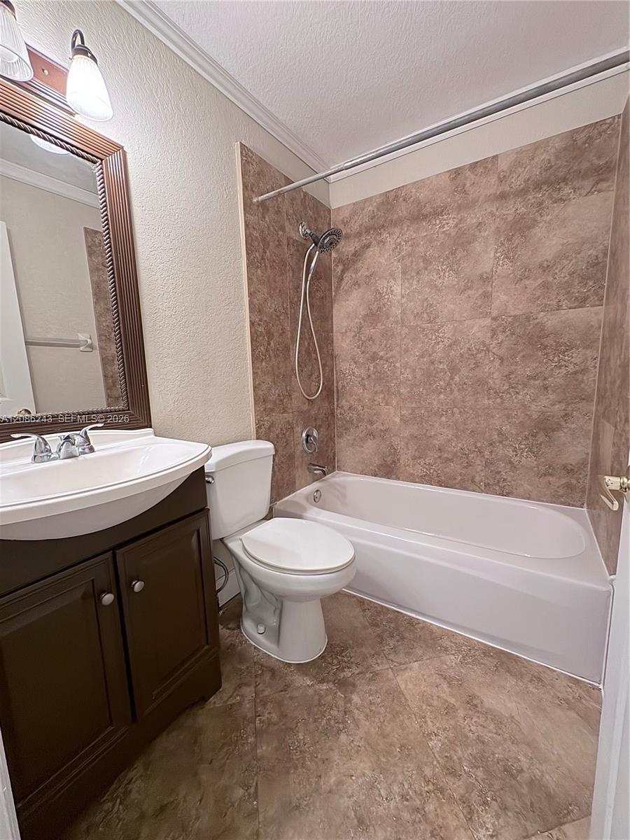 Listing photo 6 for 2297 NW 171st Ter, Pembroke Pines, FL, 33028