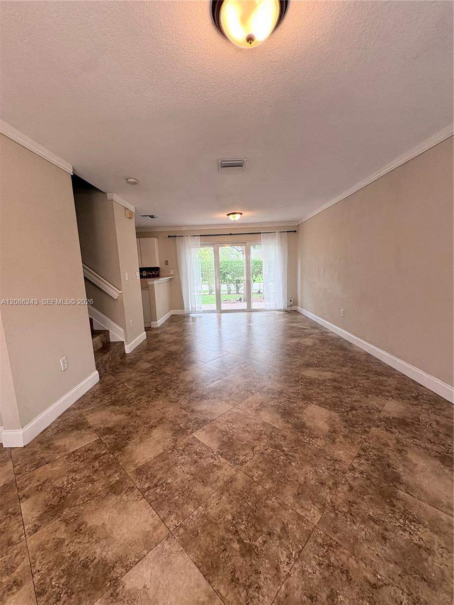 Listing photo 8 for 2297 NW 171st Ter, Pembroke Pines, FL, 33028