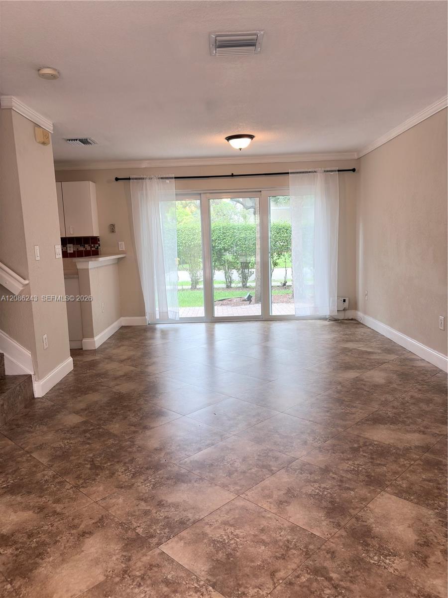 Listing photo 9 for 2297 NW 171st Ter, Pembroke Pines, FL, 33028