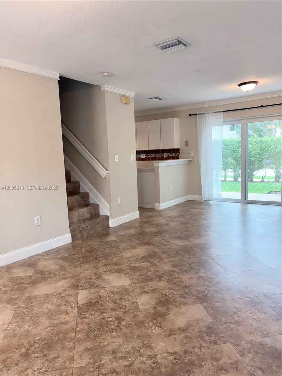 Listing photo 10 for 2297 NW 171st Ter, Pembroke Pines, FL, 33028