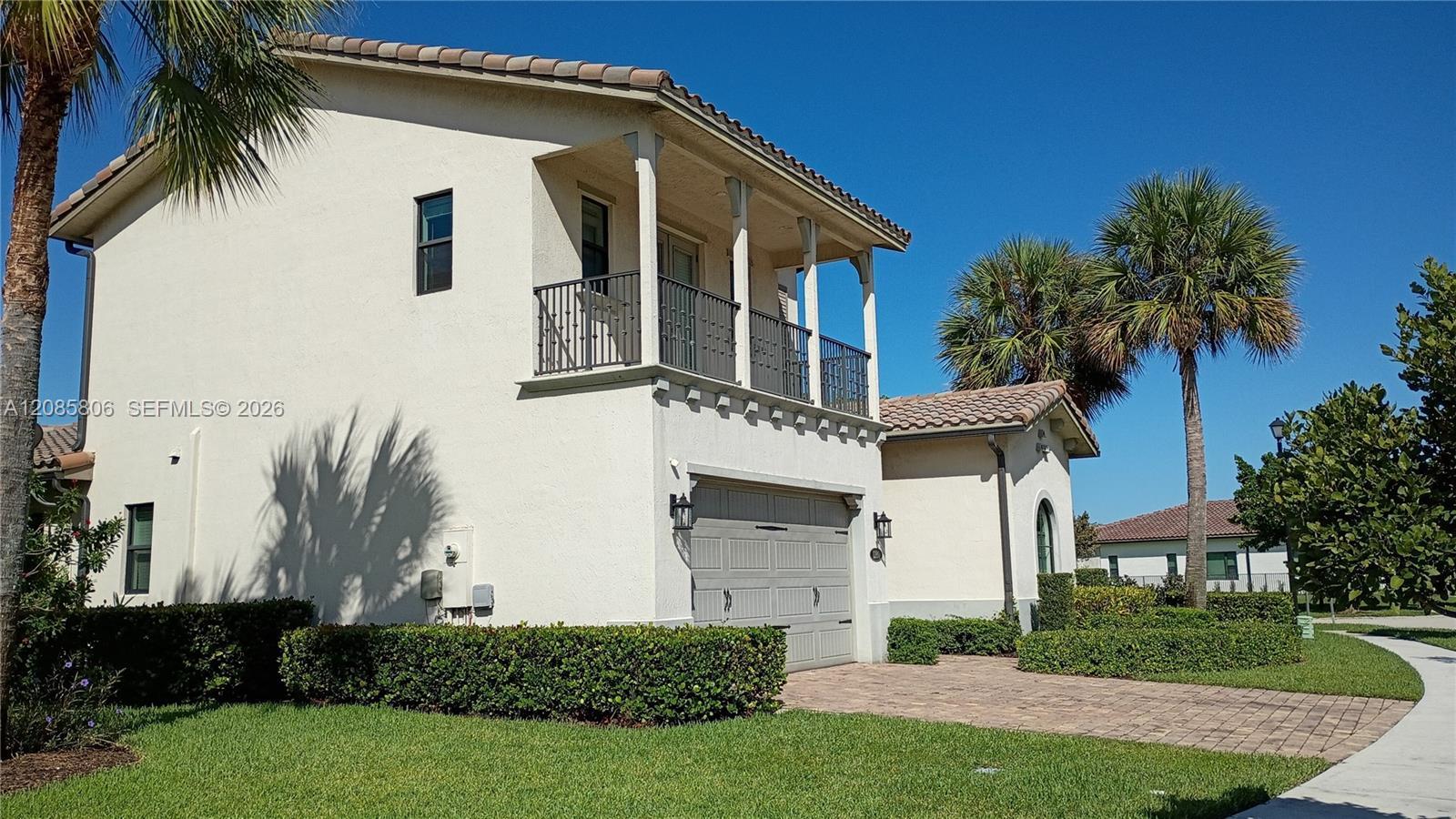 Listing photo 2 for 1280 SW 113th Way, Pembroke Pines, FL, 33025