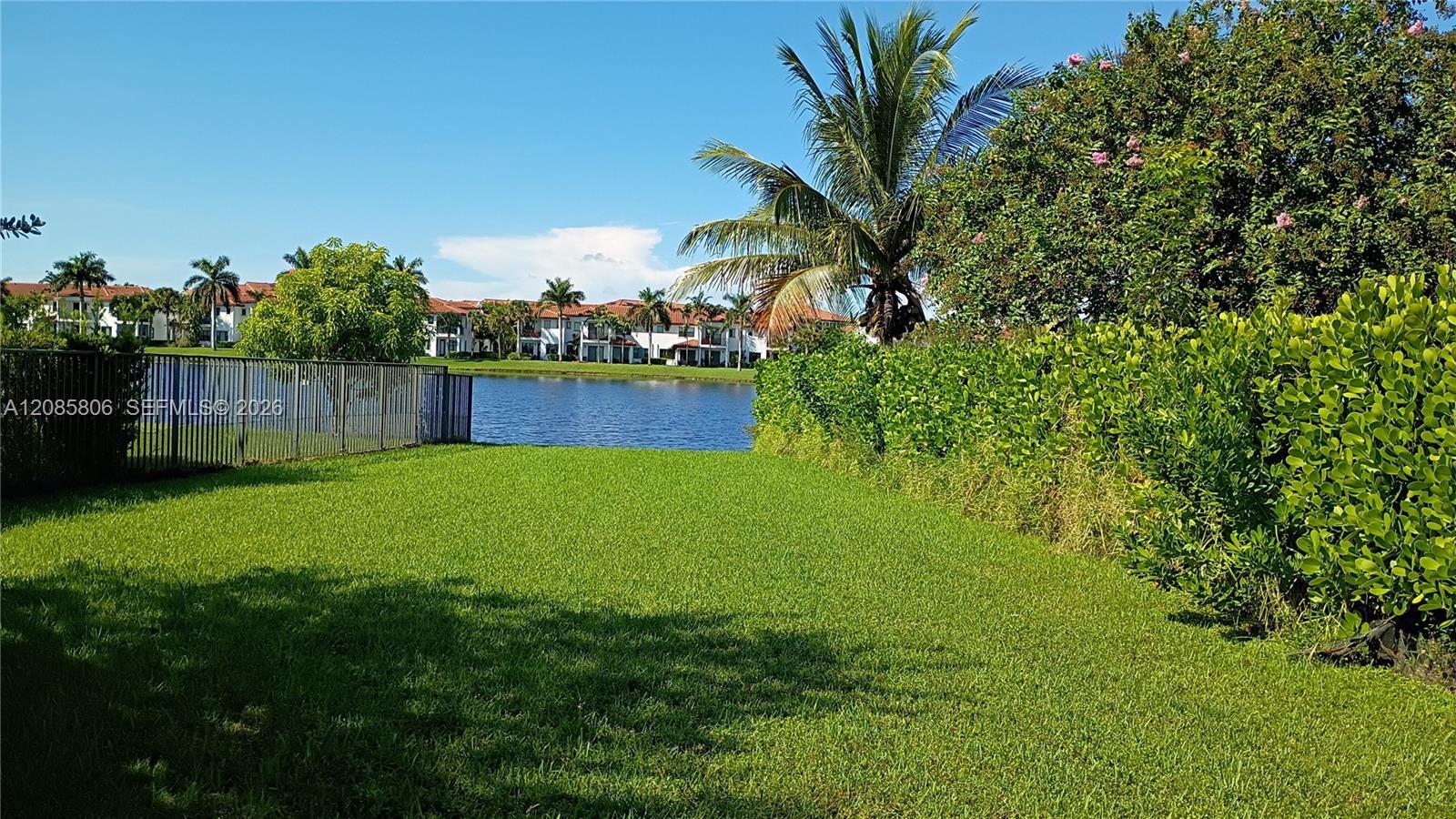 Listing photo 7 for 1280 SW 113th Way, Pembroke Pines, FL, 33025