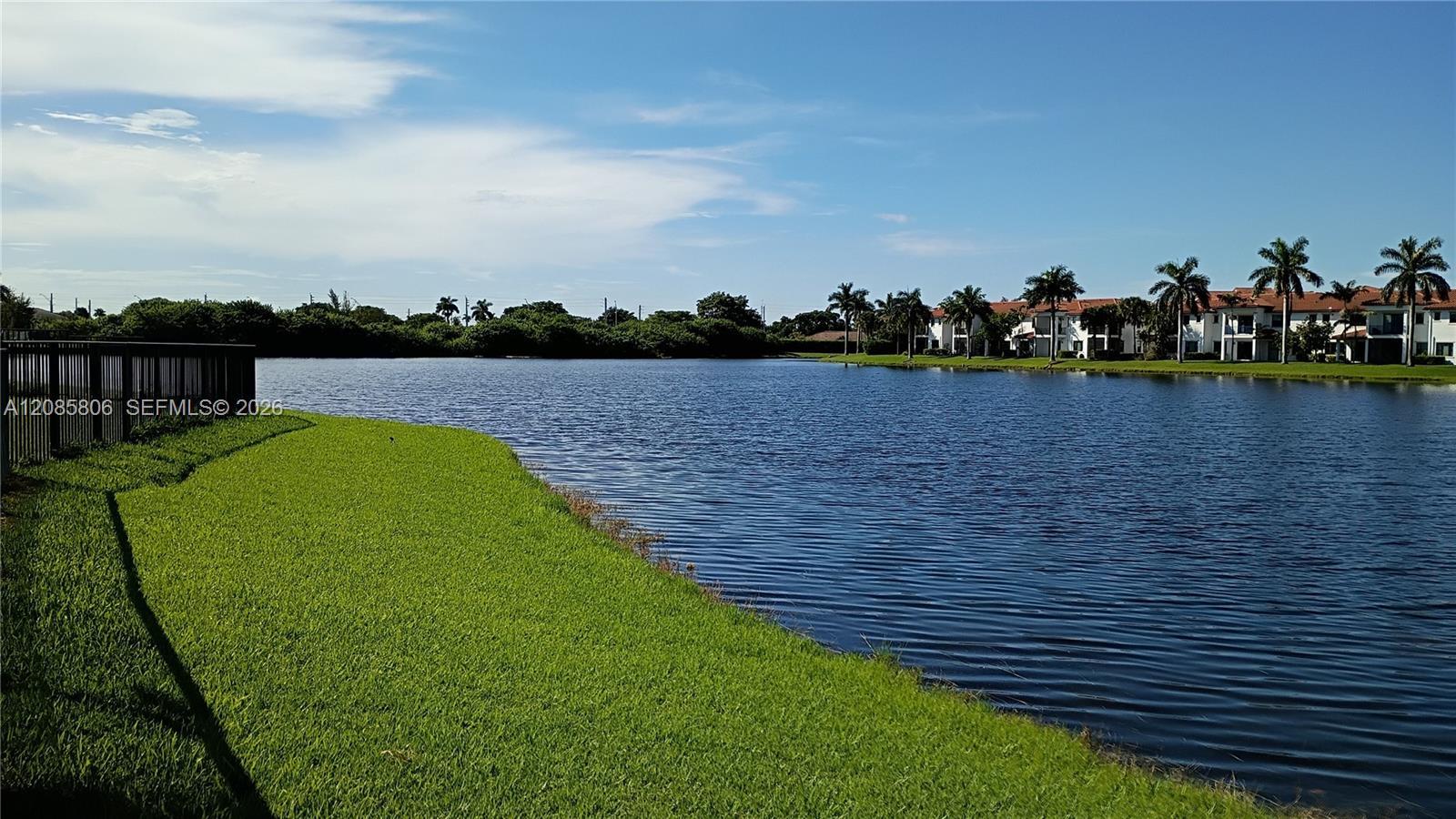 Listing photo 10 for 1280 SW 113th Way, Pembroke Pines, FL, 33025