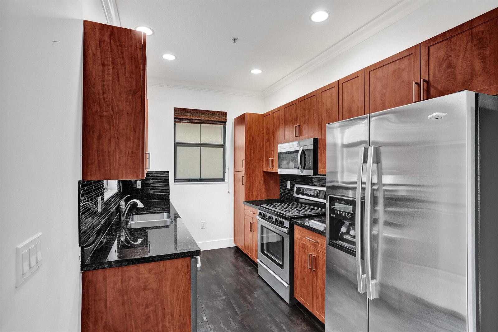 Listing photo 2 for 12662 NW 32ND Place, Sunrise, FL, 33323