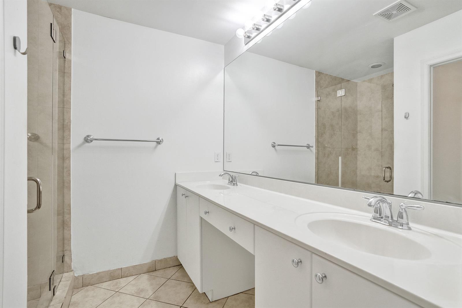 Listing photo 14 for 12662 NW 32ND Place, Sunrise, FL, 33323