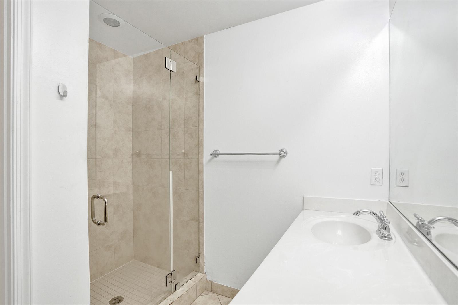 Listing photo 15 for 12662 NW 32ND Place, Sunrise, FL, 33323
