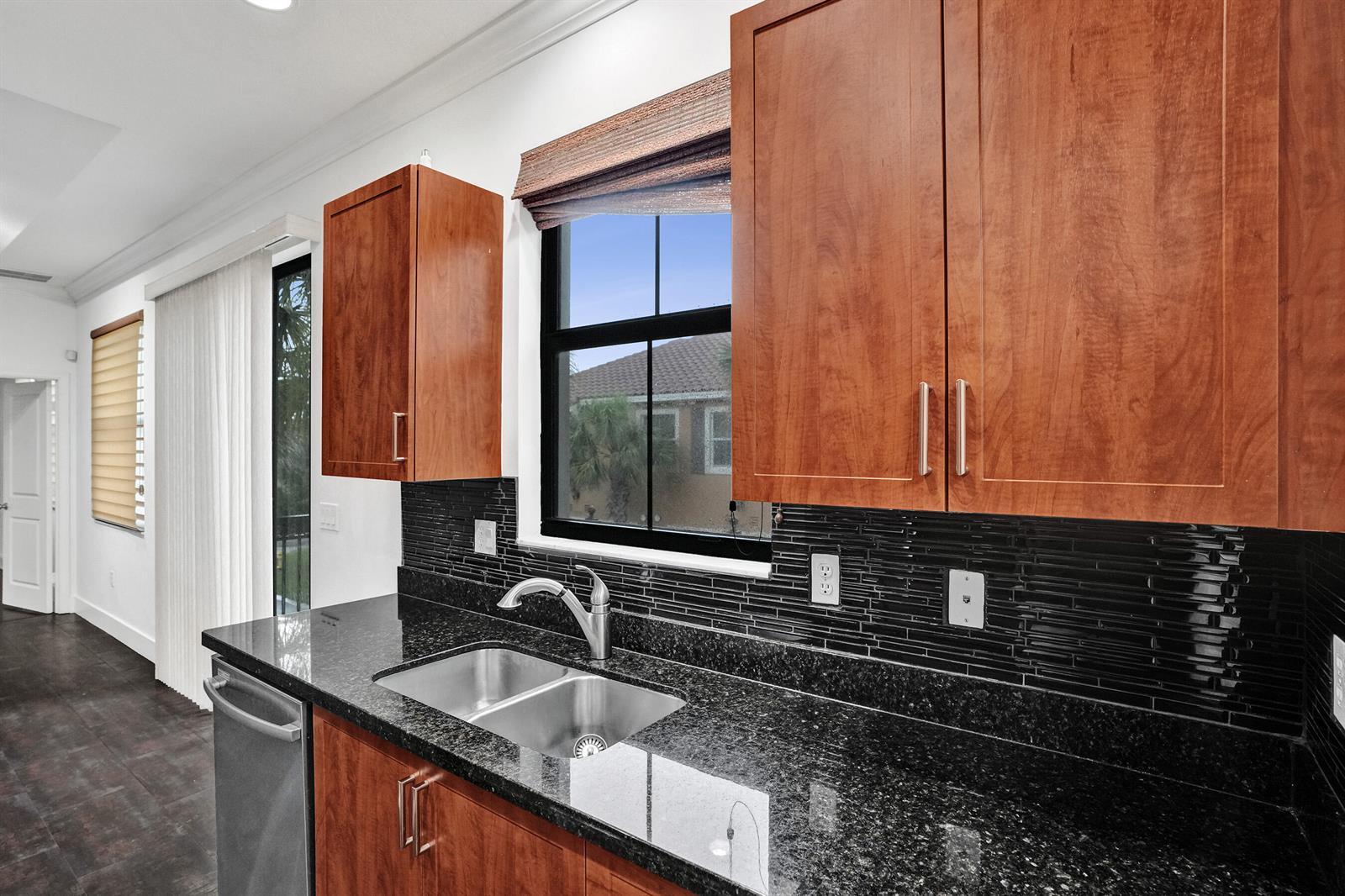 Listing photo 3 for 12662 NW 32ND Place, Sunrise, FL, 33323