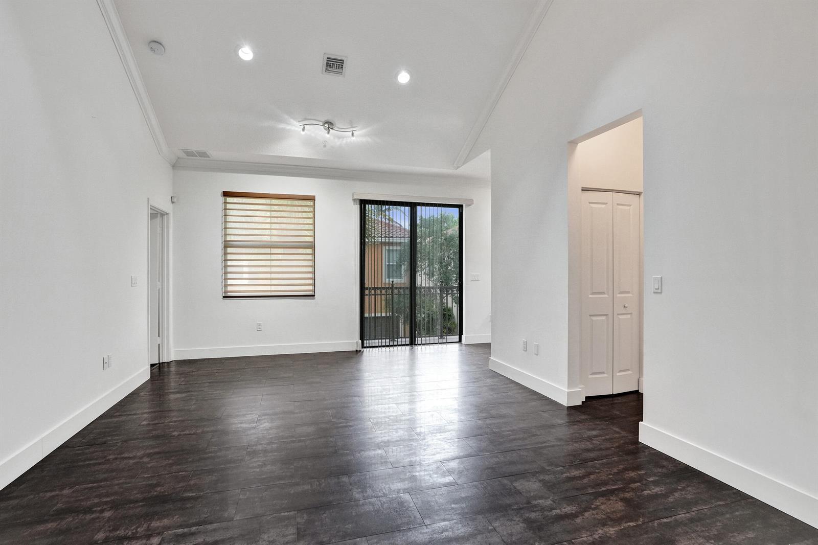 Listing photo 7 for 12662 NW 32ND Place, Sunrise, FL, 33323
