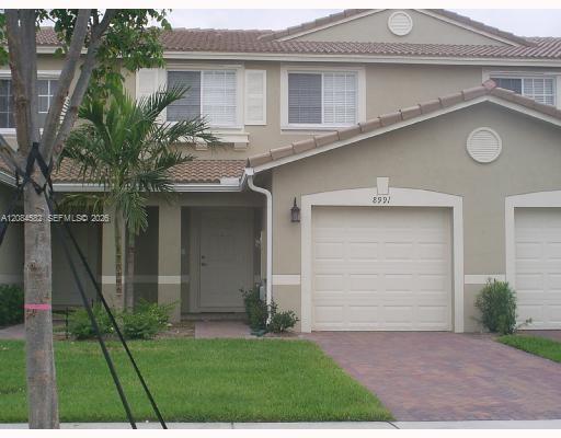 Listing photo 1 for 9128 Chambers St Unit#9128, Tamarac, FL, 33321
