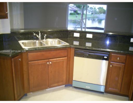 Listing photo 2 for 9128 Chambers St Unit#9128, Tamarac, FL, 33321