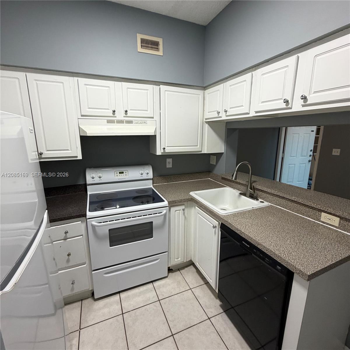 Listing photo 1 for 1851 NW 96th Ter Unit#6A, Pembroke Pines, FL, 33024