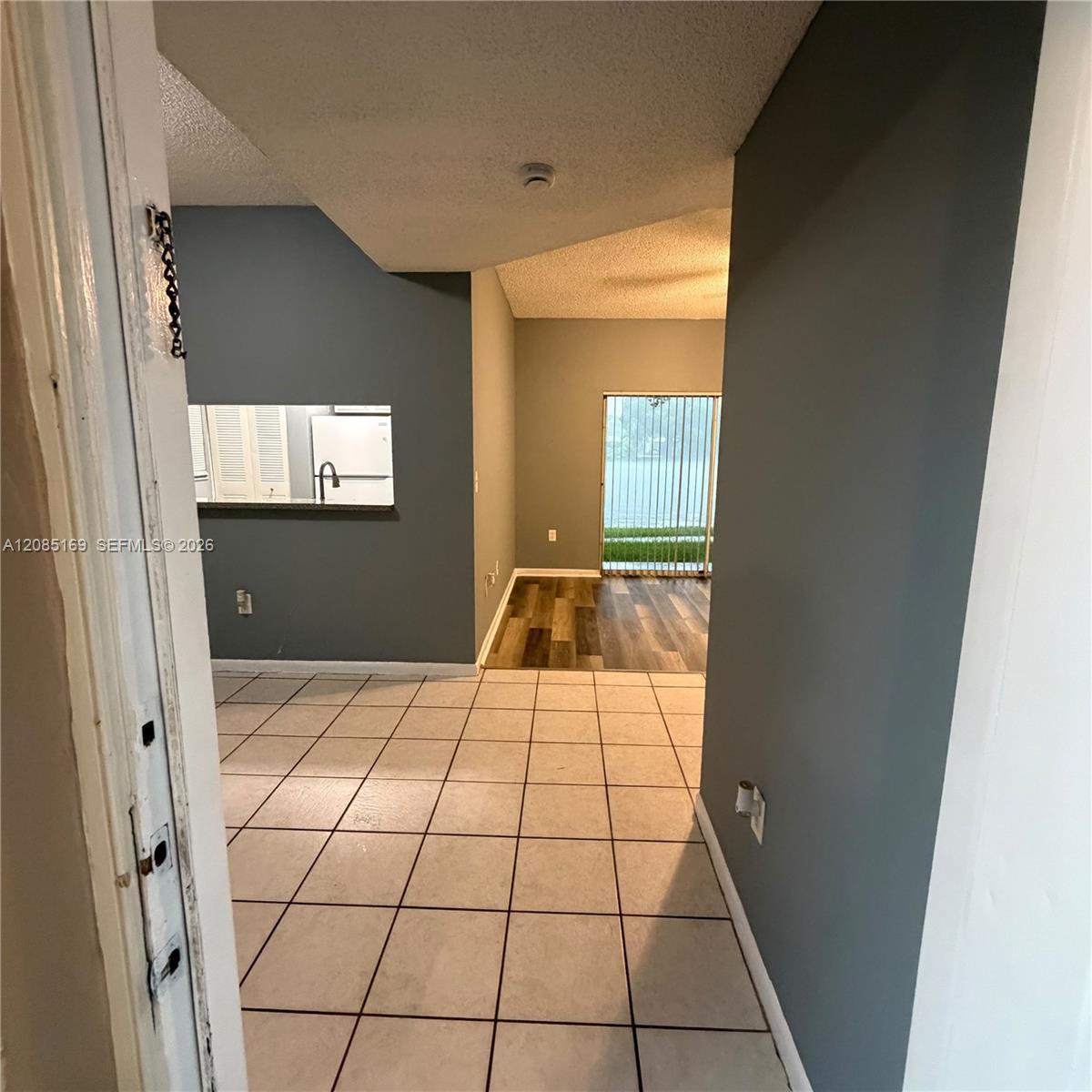 Listing photo 3 for 1851 NW 96th Ter Unit#6A, Pembroke Pines, FL, 33024