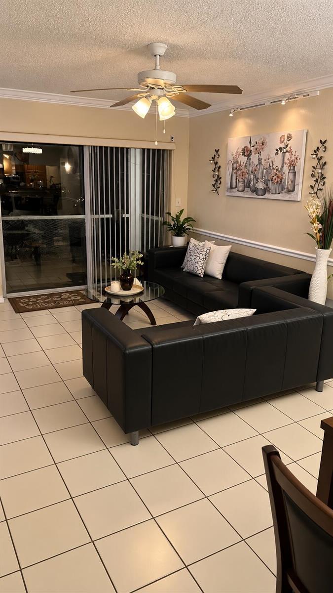 Listing photo 2 for 8353 ROYAL PALM Boulevard Unit#103, Coral Springs, FL, 33065