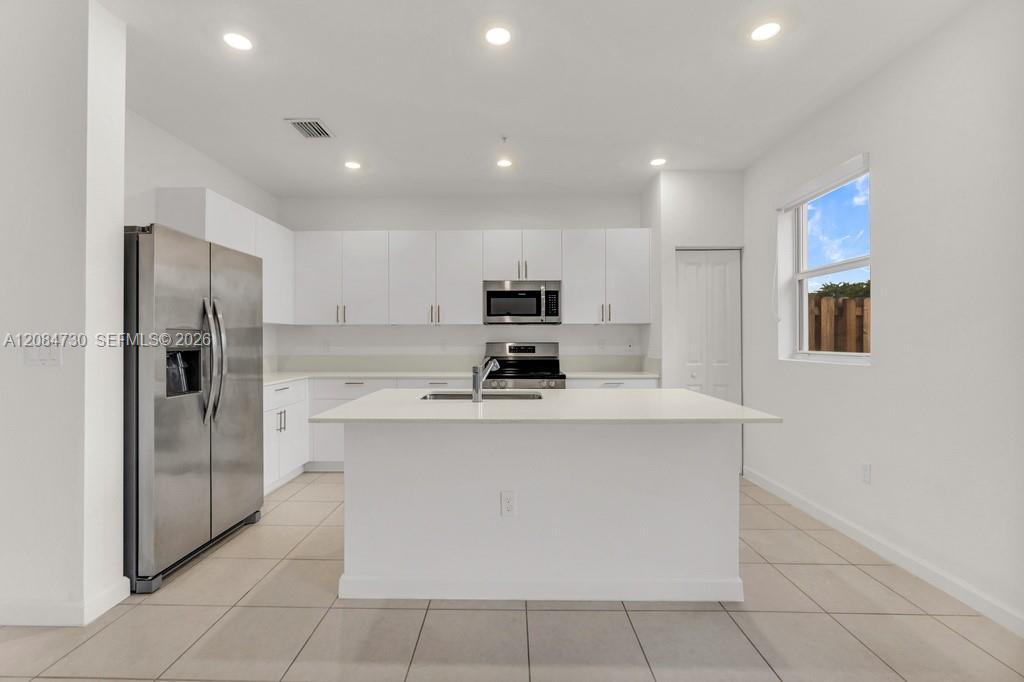 Listing photo 13 for 18414 SW 2nd St, Pembroke Pines, FL, 33029