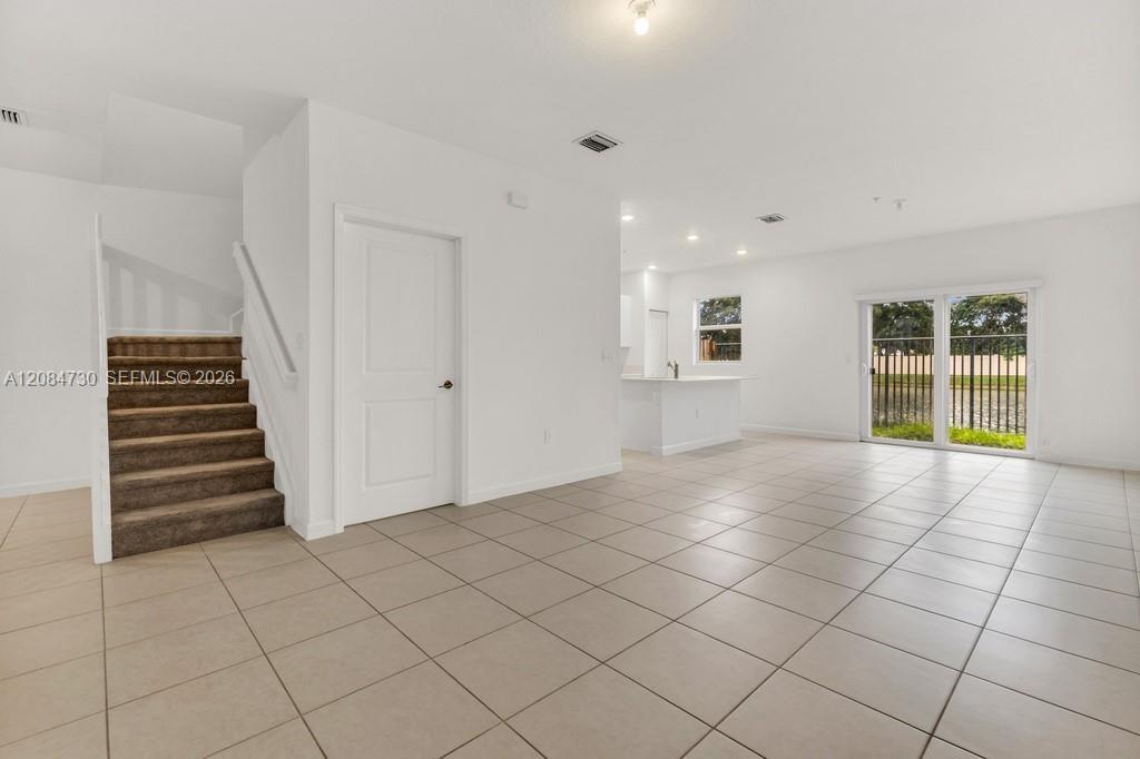 Listing photo 14 for 18414 SW 2nd St, Pembroke Pines, FL, 33029
