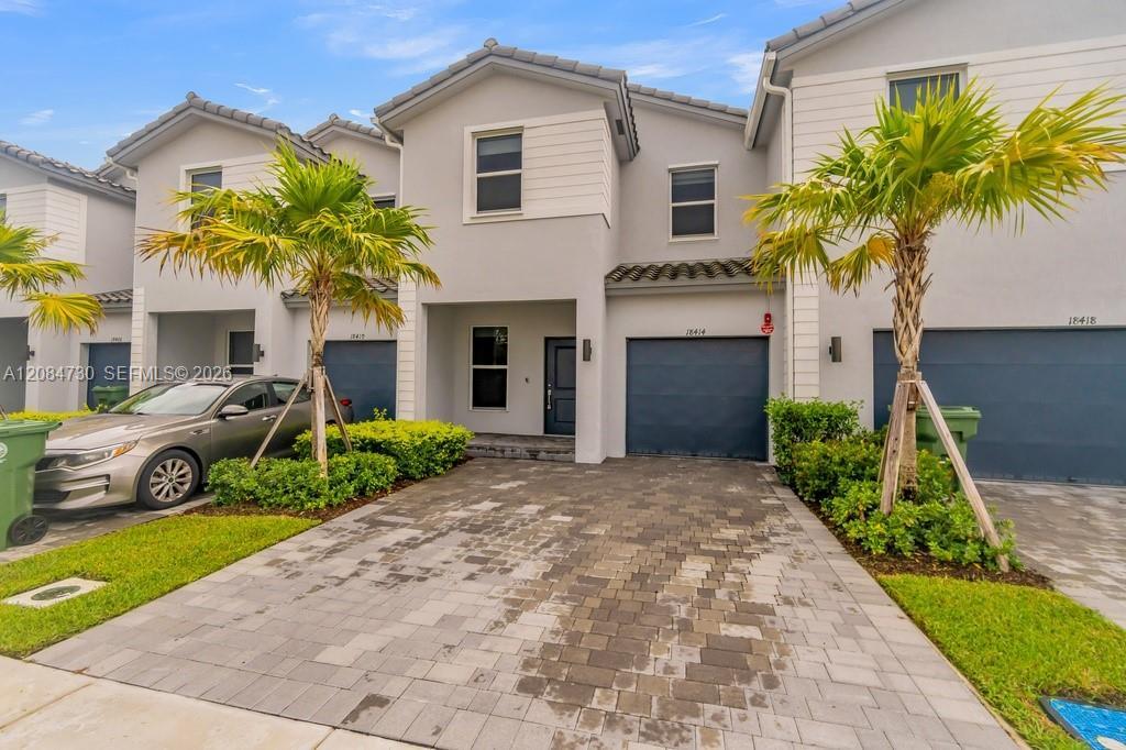 Listing photo 3 for 18414 SW 2nd St, Pembroke Pines, FL, 33029