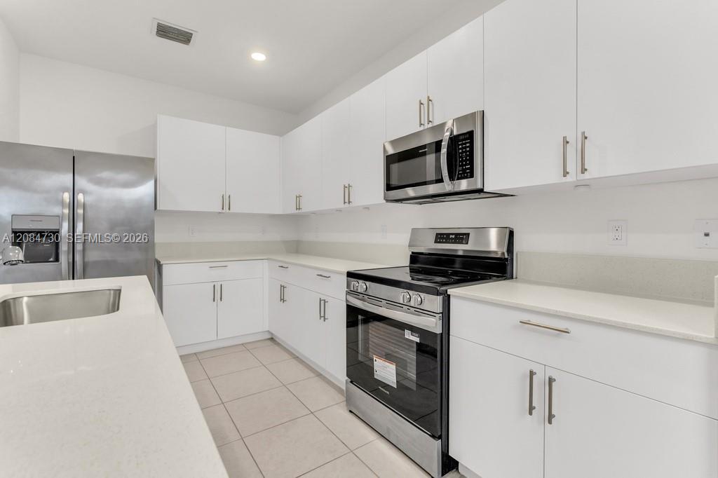 Listing photo 8 for 18414 SW 2nd St, Pembroke Pines, FL, 33029