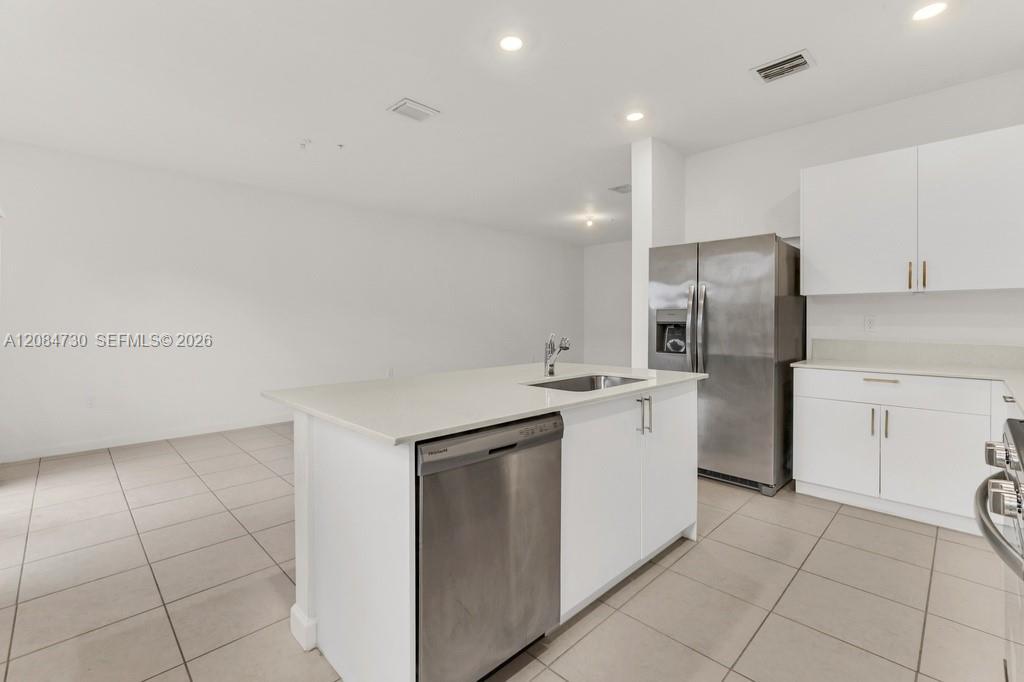 Listing photo 9 for 18414 SW 2nd St, Pembroke Pines, FL, 33029